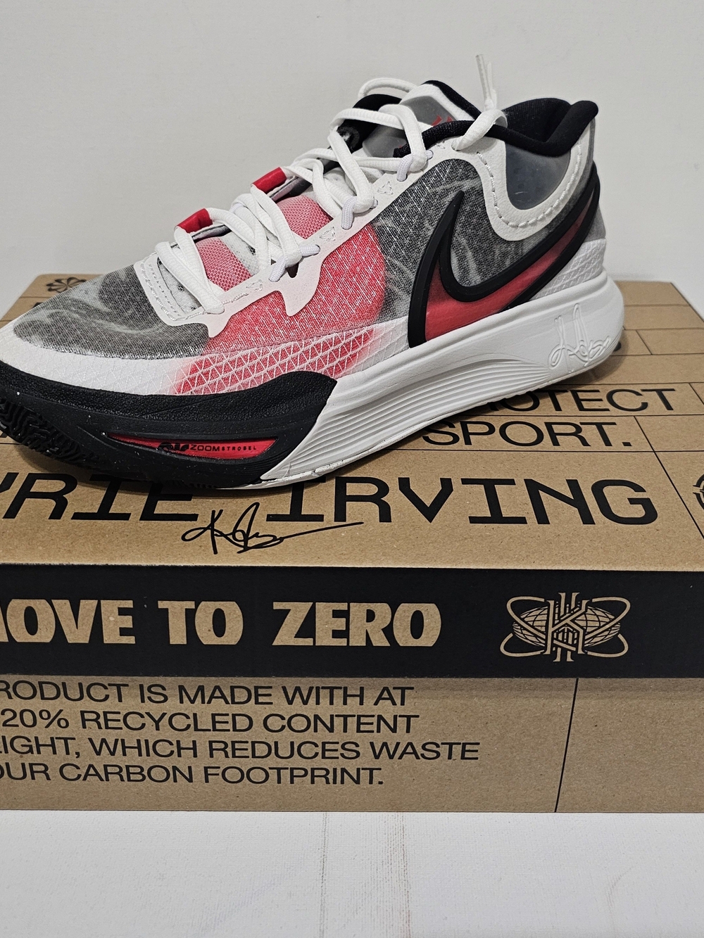 Nike KYRIE 8 Men's Athletic Running Shoe - White/Red/Black M7/W8.5